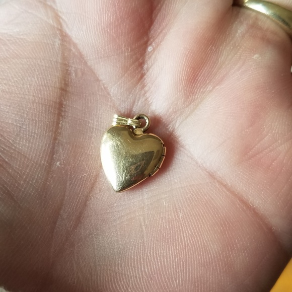 VINTAGE 10K GOLD HEART CHARM LOCKET - Picture 3 of 5
